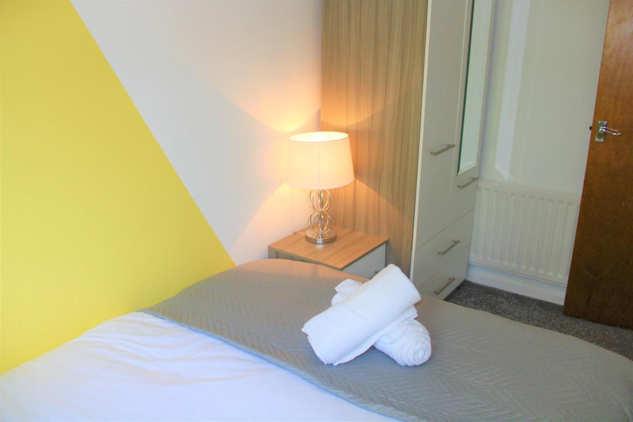 Homely And Budget Friendly 3 Bed House Sleeps 6 Free Parking! Milton Keynes Eksteriør bilde