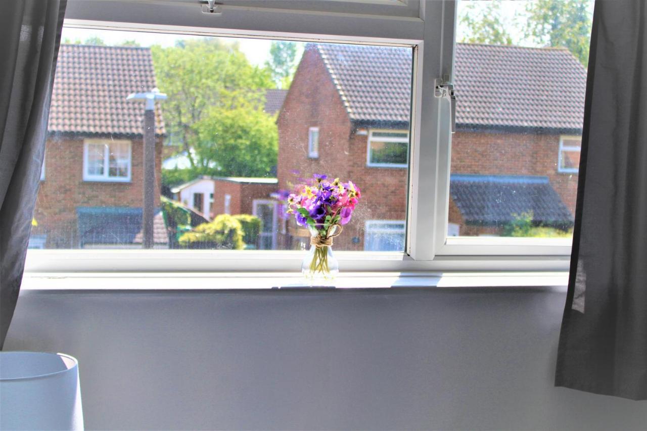 Homely And Budget Friendly 3 Bed House Sleeps 6 Free Parking! Milton Keynes Eksteriør bilde