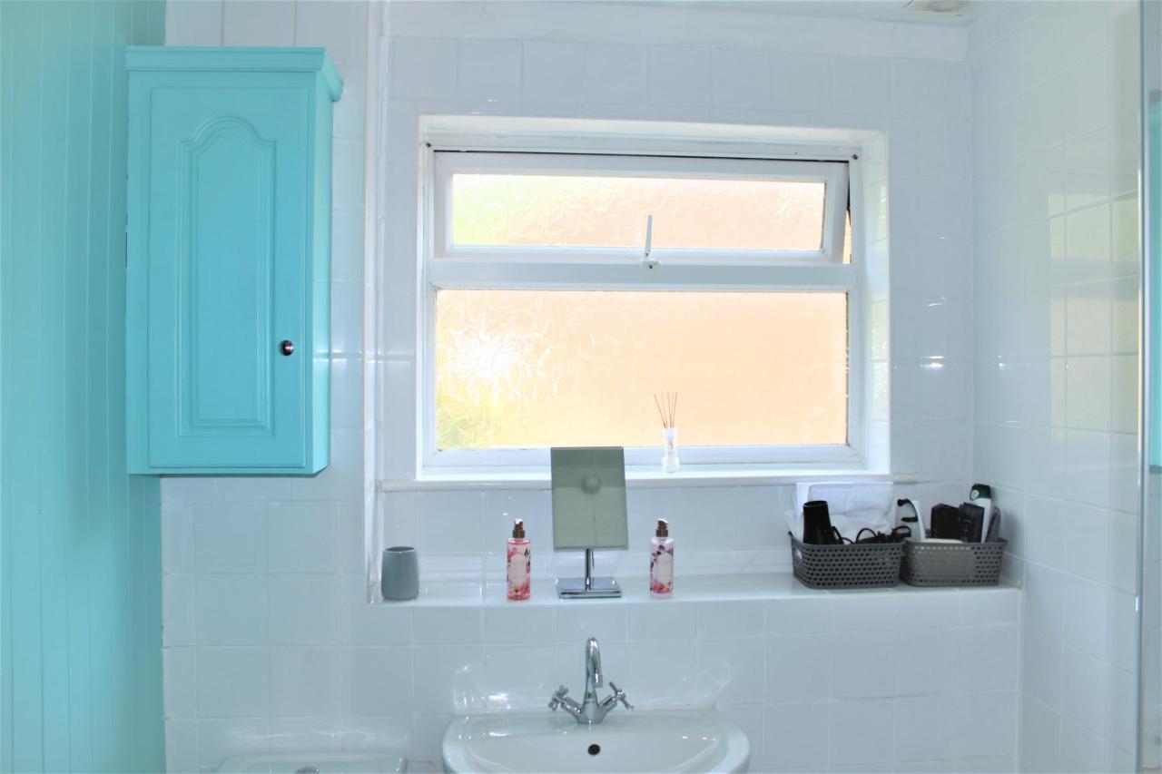 Homely And Budget Friendly 3 Bed House Sleeps 6 Free Parking! Milton Keynes Eksteriør bilde