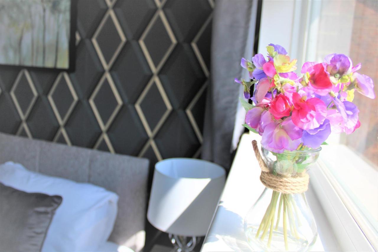 Homely And Budget Friendly 3 Bed House Sleeps 6 Free Parking! Milton Keynes Eksteriør bilde