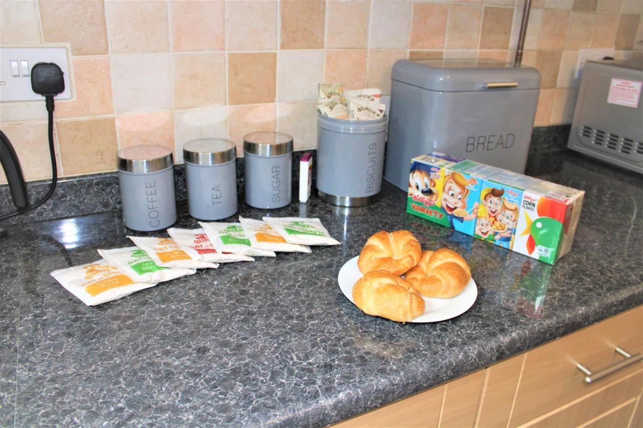 Homely And Budget Friendly 3 Bed House Sleeps 6 Free Parking! Milton Keynes Eksteriør bilde
