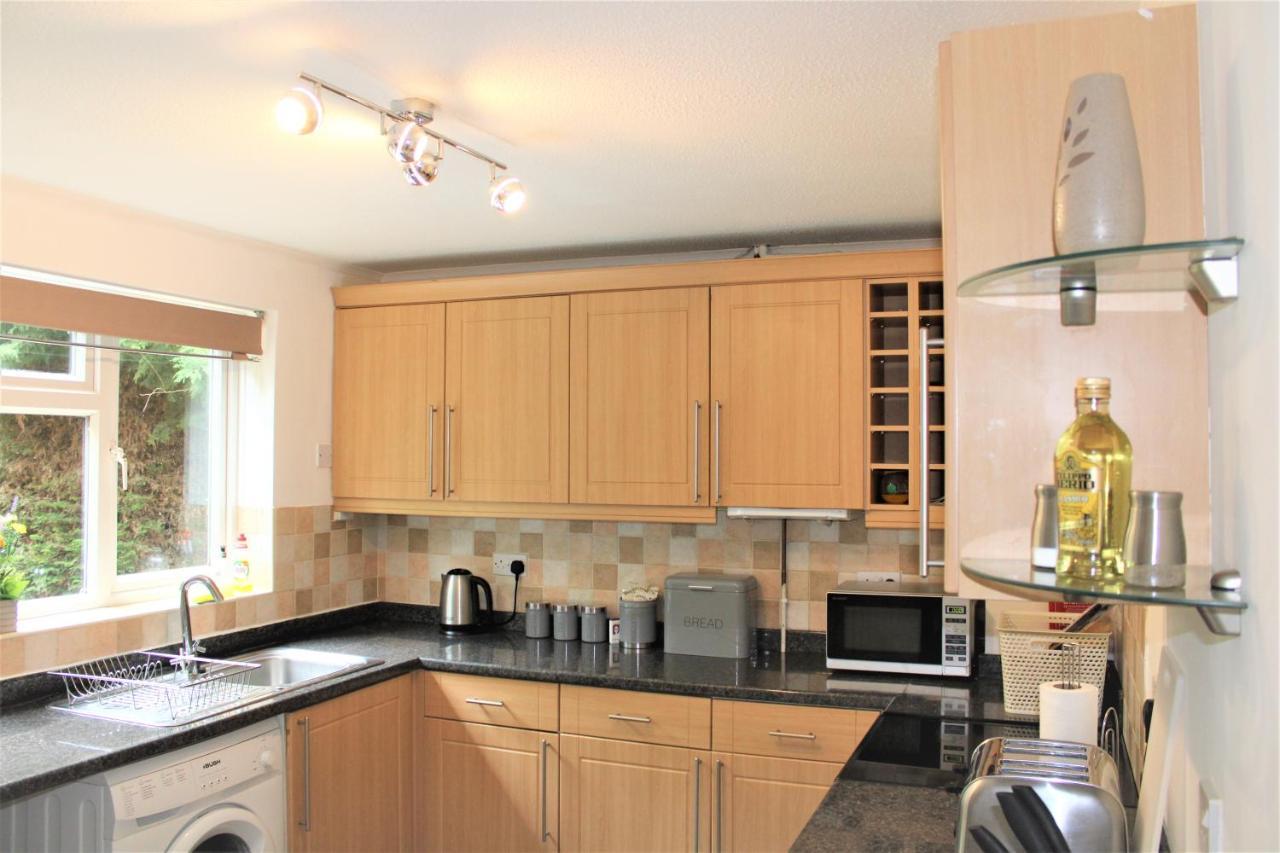 Homely And Budget Friendly 3 Bed House Sleeps 6 Free Parking! Milton Keynes Eksteriør bilde